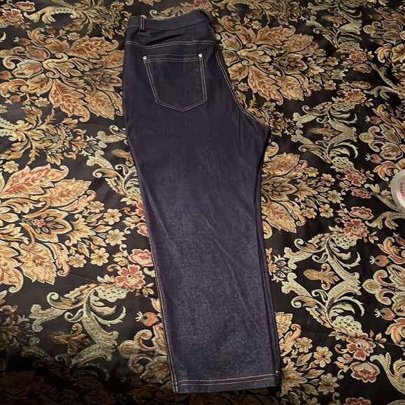 Skinny fit denim Capri’s, like new condition. - Picture 5 of 5
